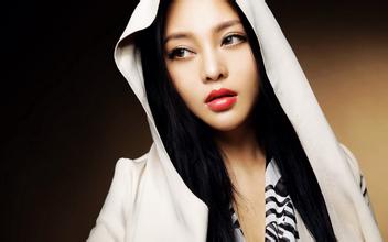 YABO手机APP 代わりに、素直にいくつかの精霊のビーズと金、銀、銅のプレートを交換しに行きました。