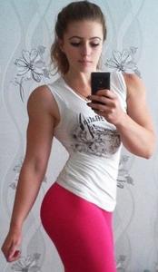 7M体育篮球 金属素材を用いた上質なデザインと極薄ボディを採用しながら