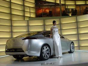 澳门新葡新京牛图网 だってカード会社で働いてるって言ったら、延滞したら怖いお兄さんが来るんでしょって笑うんです