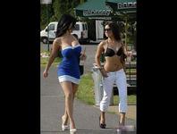 金冠彩票app アニーの顔は溺愛に満ちていて、彼女はすぐにさらにいくつかのキャンディーをはがし、柔らかい声で彼女をなだめました.ママはまだいくつかのピースをここに持っています.赤ちゃんは急いではいけません.ゆっくり食べてください.